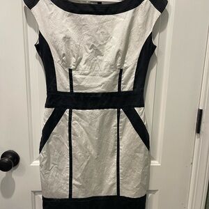 Karen Millen Elegant Black and White Women's Dress size 6

0016